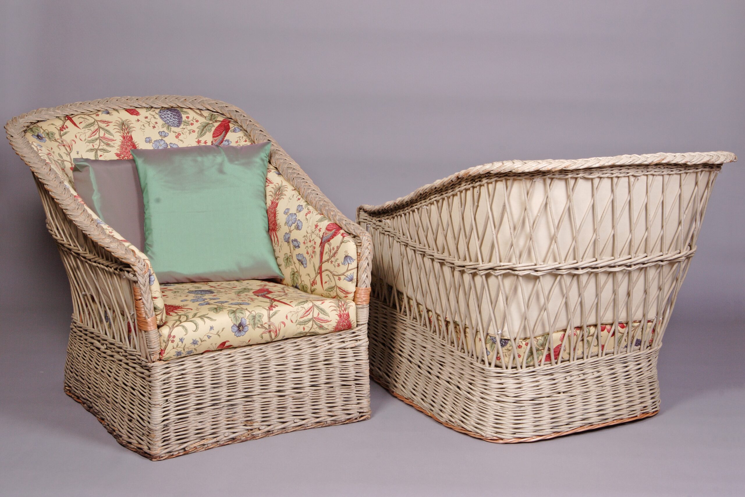 Ogrodowe meble wyplatane jako obiekty muzealne