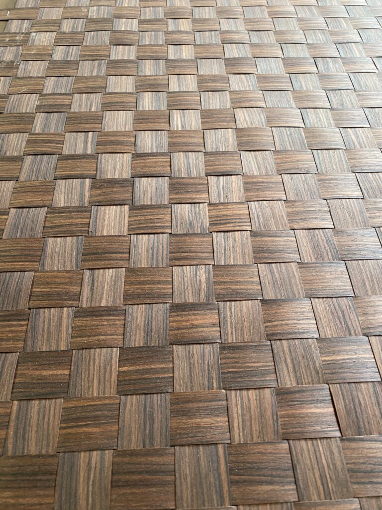 Brązowa plecionka z forniru - ręcznie wyplatana