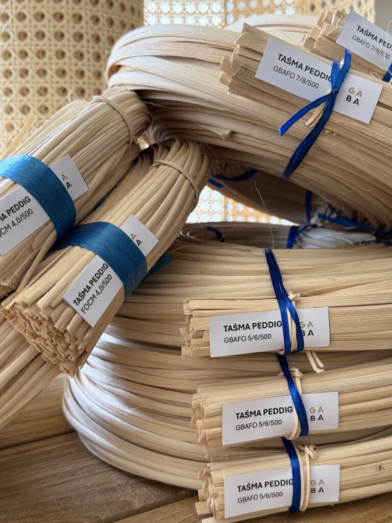 zbliżenie na krążki rattanu do wyplatania w Wiklinowy Dom