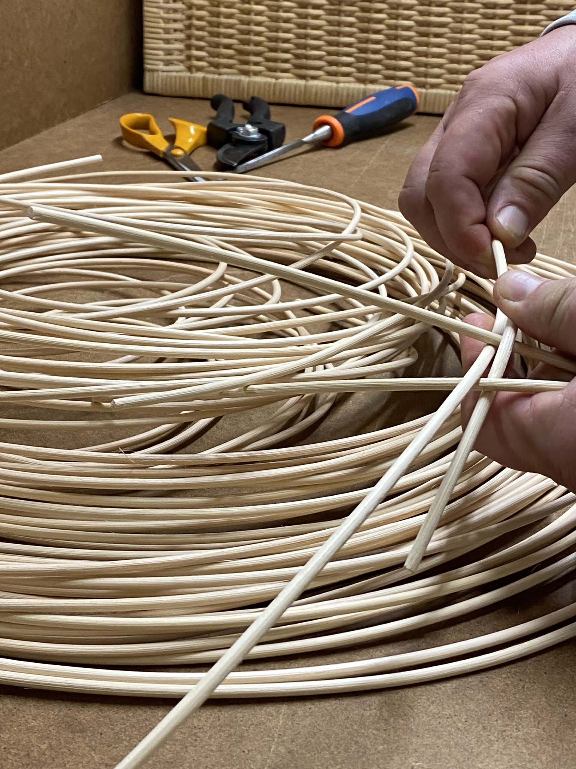 Wyplatanie rattanem – naturalna terapia w rytmie slow.