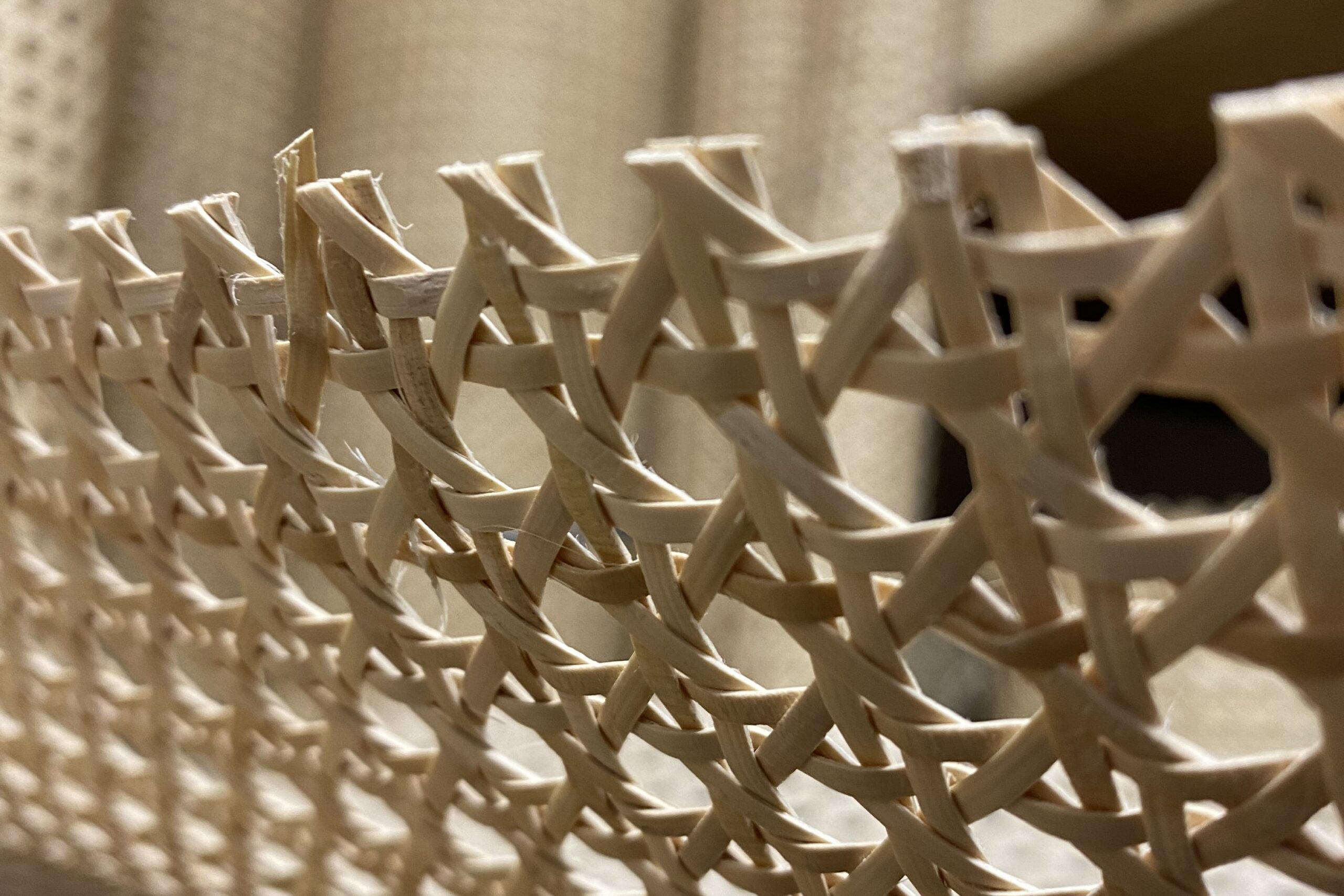 zbliżenie na plecionkę wiedeńską z Wiklinowy Dom