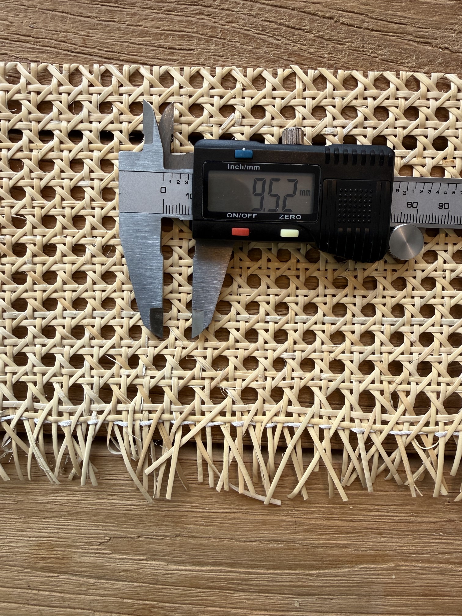 Plecionka rattanowa 3/8” – rarytas w świecie naturalnych splotów