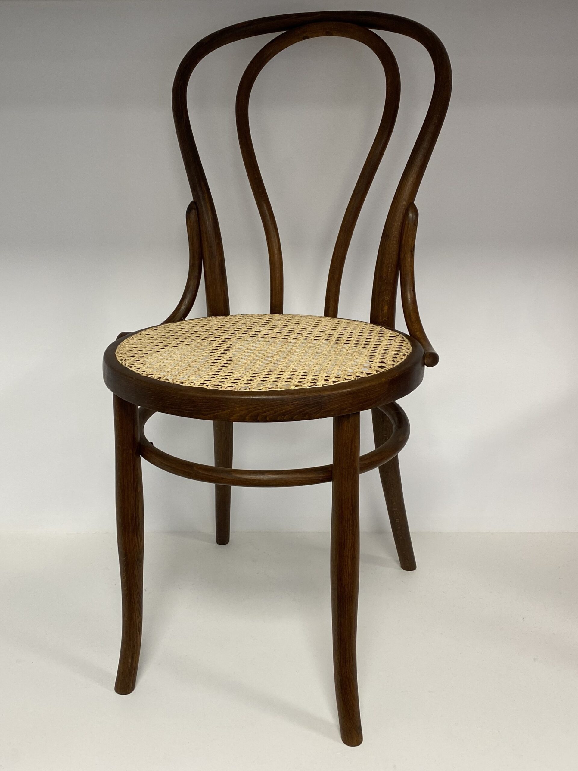 Czy wiecie, że… krzesło Thonet nr 18 było jednym z pierwszych seryjnie produkowanych mebli w Europie?