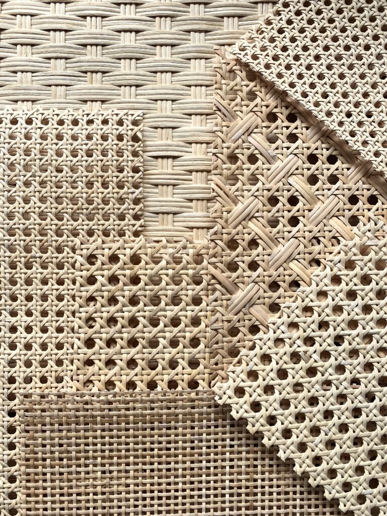 Kawałki plecionek rattanowych o różnych wzorach