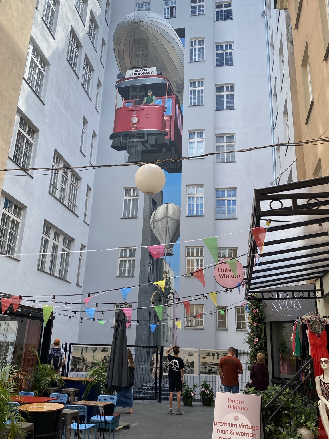 Tramwaj, który uczy patrzeć w górę
